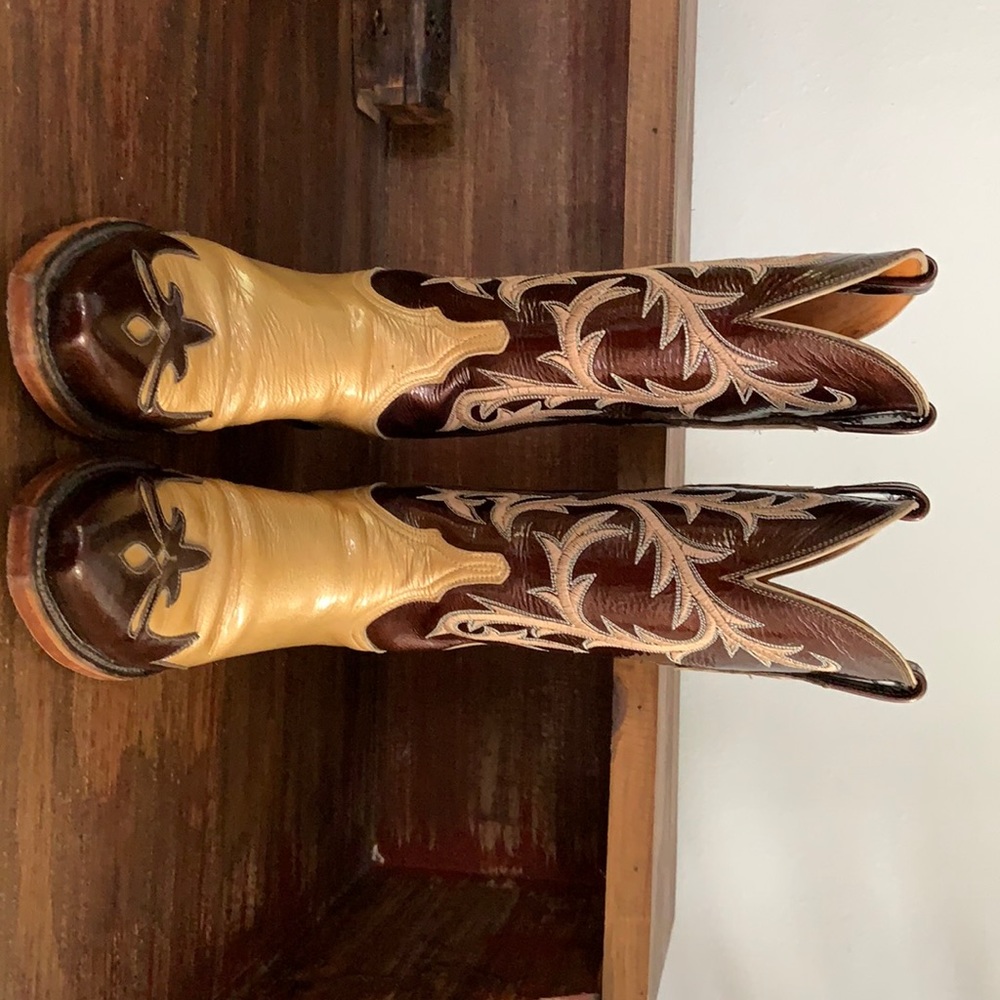 Lucchese patent leather brown beige